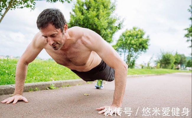 耐力|完成1个标准的俯卧撑,相当于卧推多大的重量?