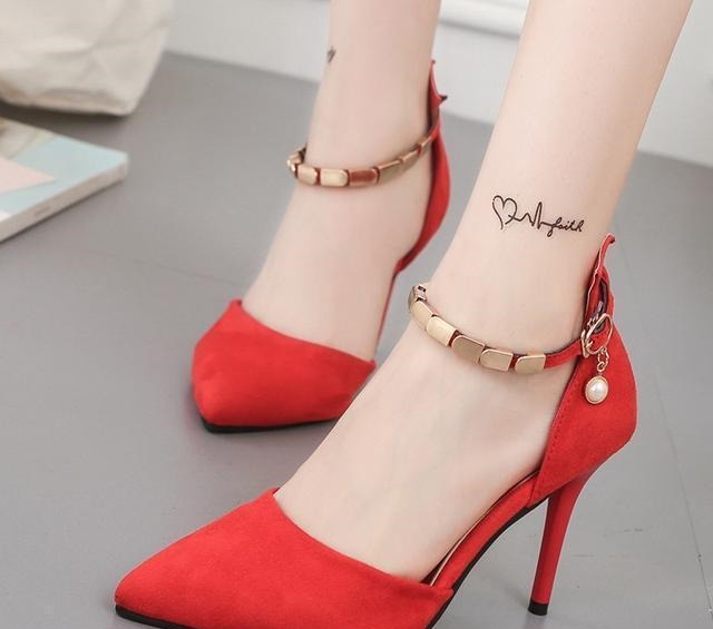 高跟凉鞋 清凉一夏,尖头细跟+浅口一字扣,爱美的妹子可不要错过哟