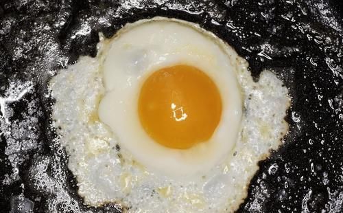 下锅|煎荷包蛋,不要直接下锅,教你一招,荷包蛋又圆又嫩还不粘锅