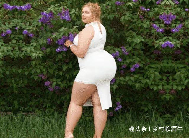 膝盖|230斤大码美人，紧身裙尽显丰腴，网友行走的“葫芦娃”