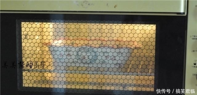 2个鸡蛋1盒奶,筷子一搅就上桌,蓬松柔软,比蛋糕还好吃!