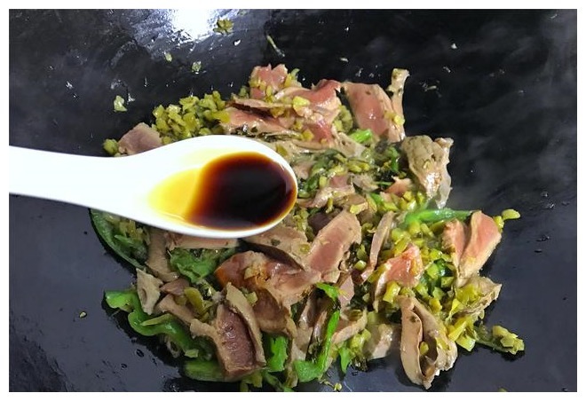 睡眠不好的人要多吃这菜,2分钟教你做,香辣开胃没腥味,超下饭