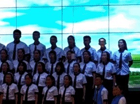 |搞笑GIF段子：妹子，你们说你们会修车，几个小时过去了这车还能开吗？