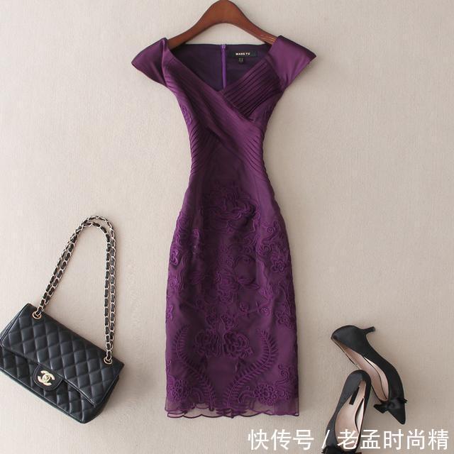 刺绣 修身A字裙,30岁的女性都这么穿,更添一抹韵味