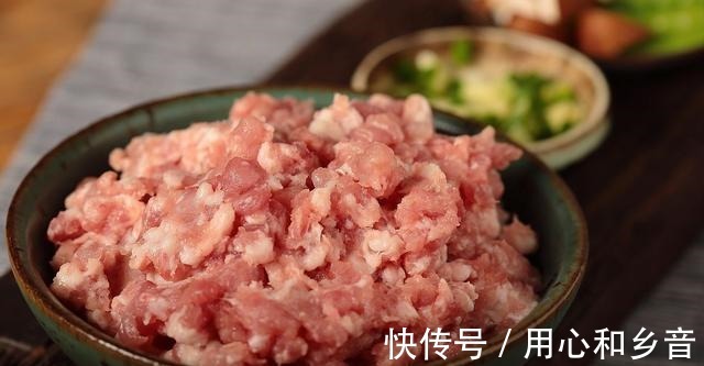 莲藕|宴席常出现的四喜丸子,原来做法这么简单,自己做好吃馅料又足!