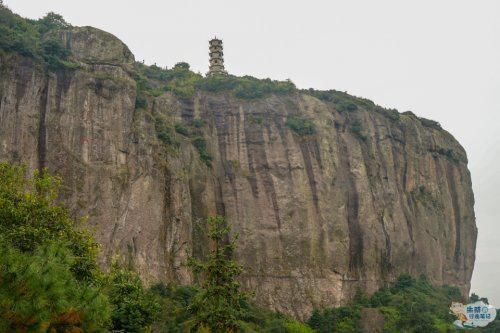 浙江最“方”的山，系雁荡山八大景区之一，四面成方形、形如方盒