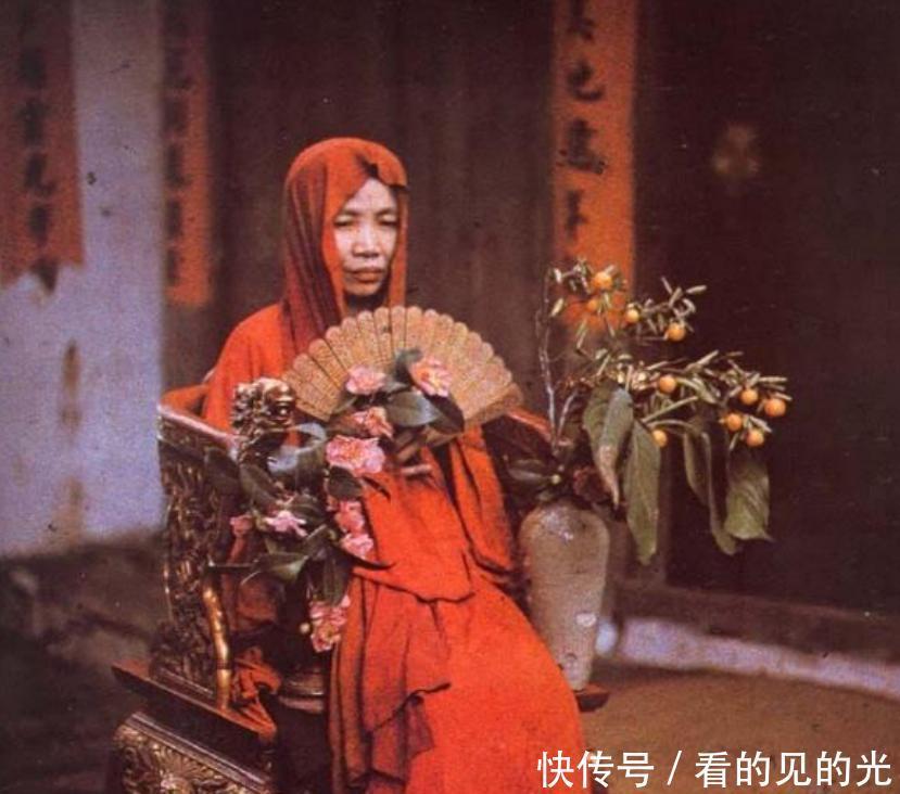 女性|晚清女性彩色老照片穿红衣的新娘,求生欲强的女囚犯!