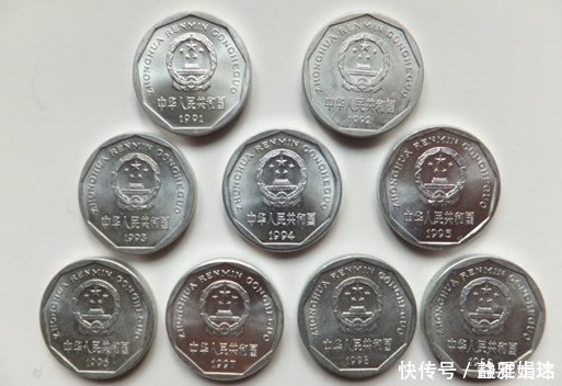 胶水|8岁男孩20分钟眼睛被“熔化”,这种东西你家也有,父母要小心