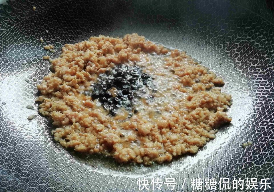 夏天|夏天就喜欢吃蒸菜，3种食材一起蒸，10分钟上桌，简单好吃营养全