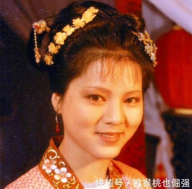 史湘云!《红楼梦》贾母早对袭人做出评价:德行浅薄的贱骨头,难承载富贵