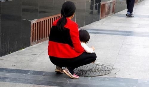 宝宝|新型把尿正在蔓延,很多父母争相模仿以为对娃好,实则害娃不浅