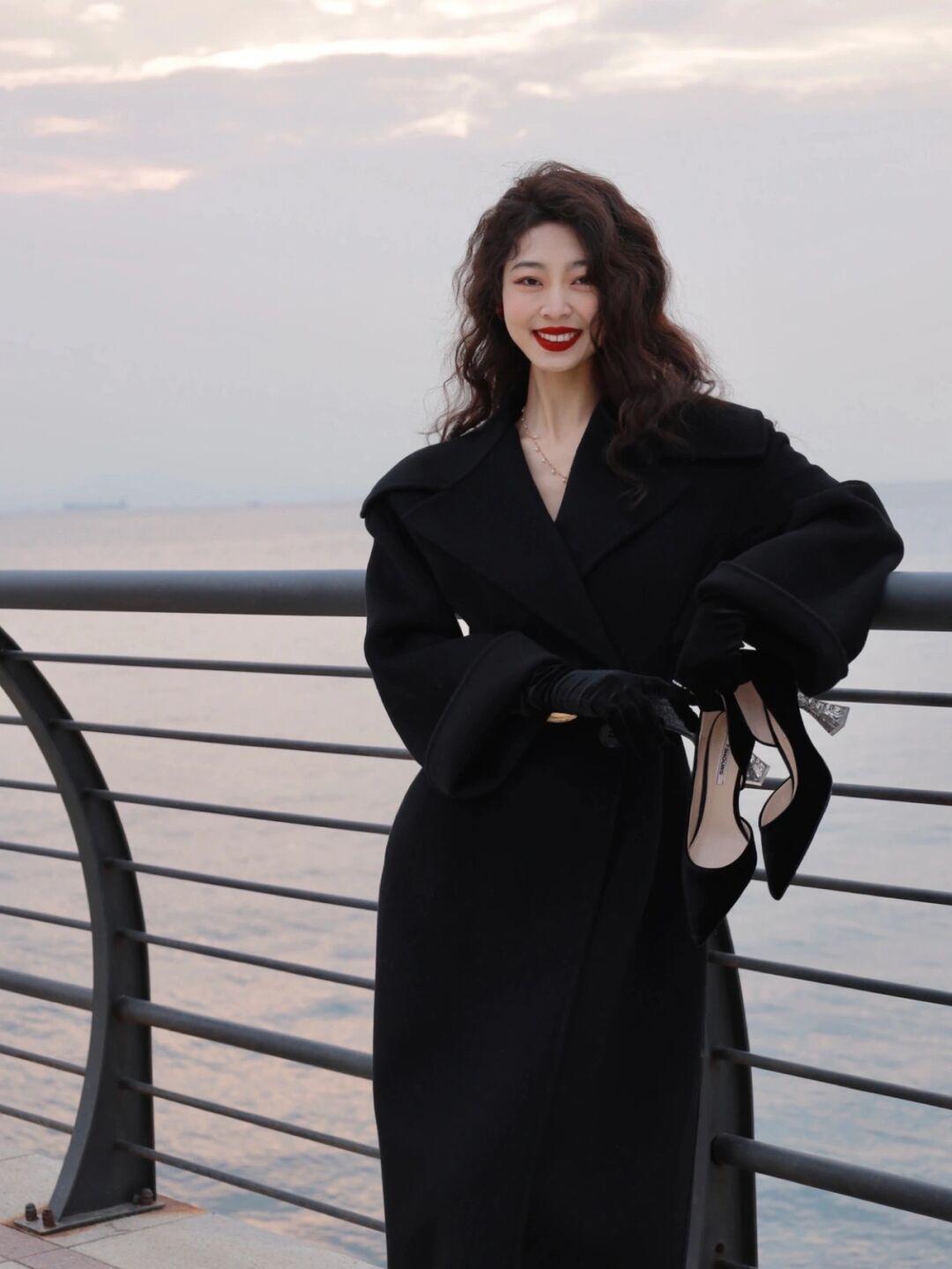 减龄感 普通人怎么把“大衣”穿出高级感?看看这些博主的搭配,优雅精致
