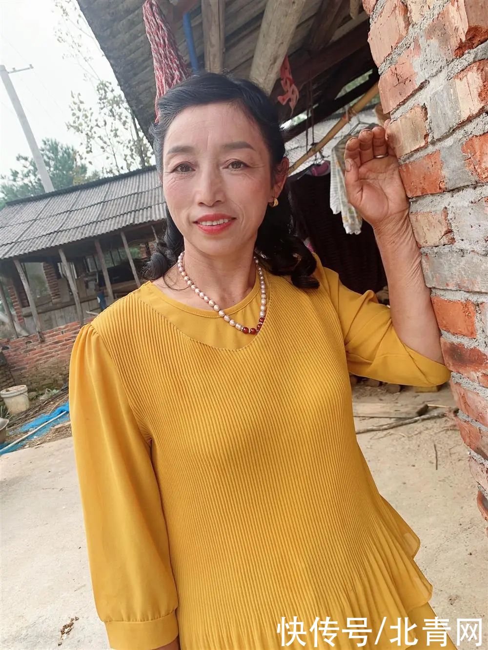 女孩免费给农村女性化妆感动无数网友，“村妇”变妆前后对比令人泪目