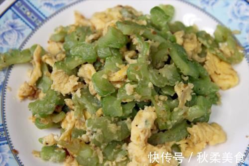 炒苦瓜|炒苦瓜，切记不要直接炒，下锅前多做2步，不苦不涩，鲜香又入味