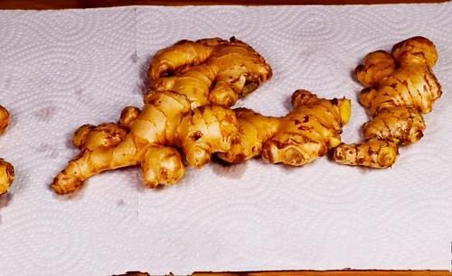 清洗干净|才知道,原来保存生姜这么简单,教你一招,放半年不干也不发芽