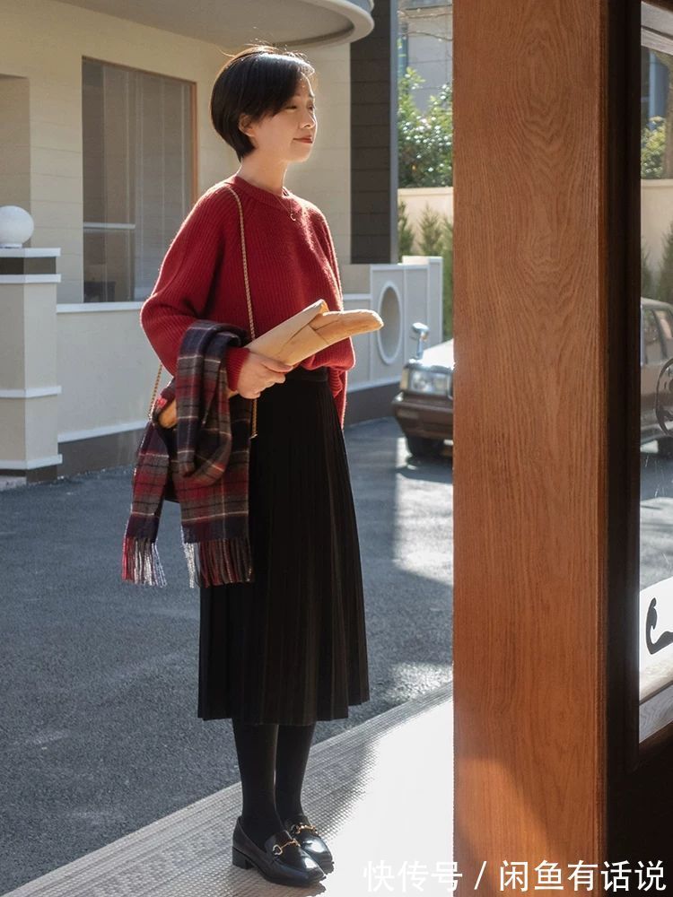 西装裤|靴子不吃香了,今年早春更火的是“浪子鞋”,配裙子裤子都挺好看