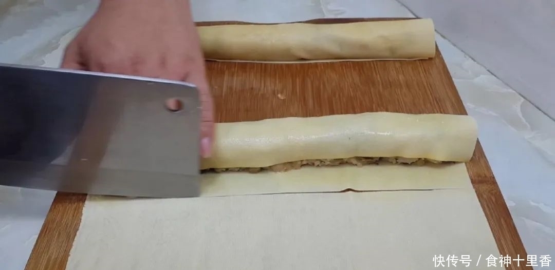 糯米又出新吃法,加2把红枣,个个焦脆又软糯,出锅孩子抢着吃