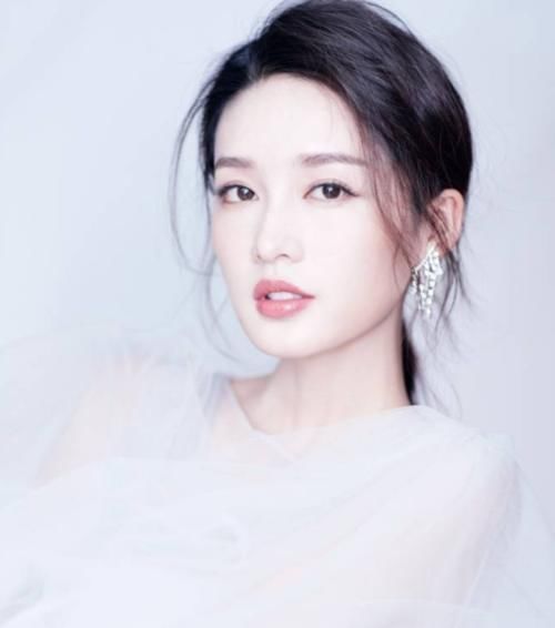 皮肤有这3个特点,通常就是令人羡慕的“牛奶肌”,素颜也很惊艳