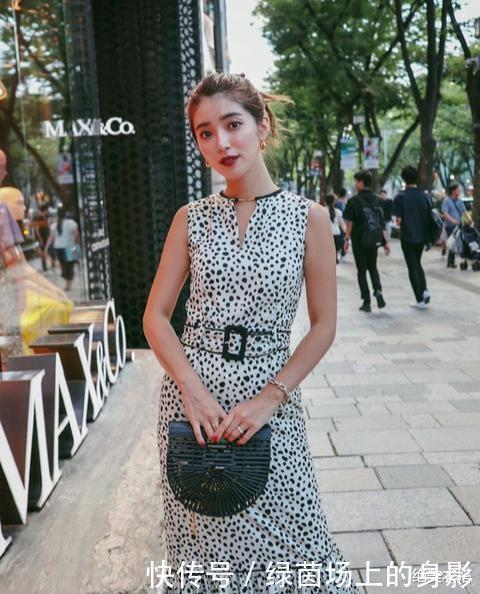 五官最美、长相惊艳，日本模特的“大气熟龄风”穿搭，太让人喜欢