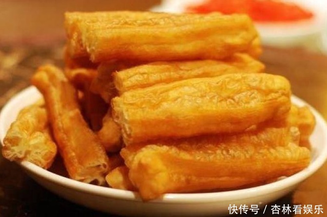 在家|在家炸油条硬邦邦不要再加酵母粉,教你一个新配方,蓬松又酥脆