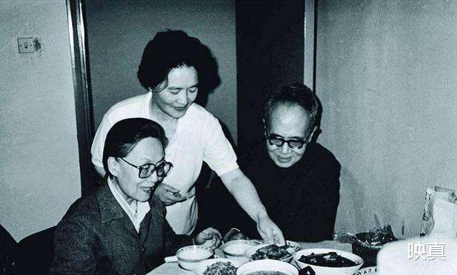 王德一!钱钟书女儿钱瑗两段婚姻均未白头,终生未育甘当继母