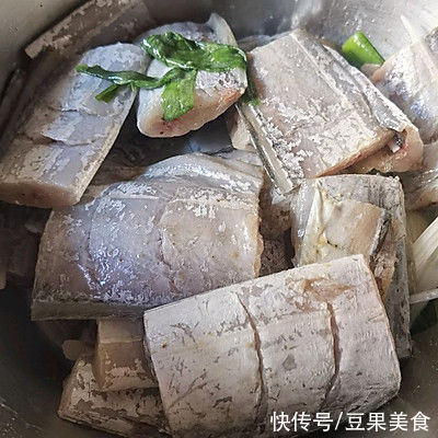 这么做红烧带鱼营养又下饭,邻居都能闻到香