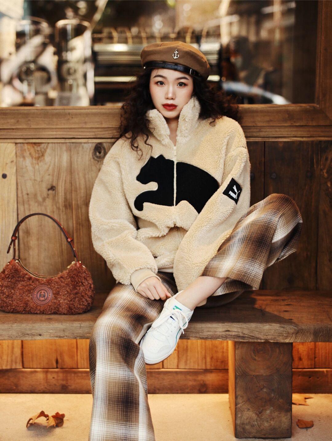 贝雷帽|“羊羔绒外套”怎么穿出高级感?秋冬学这4套穿搭技巧,高级时髦