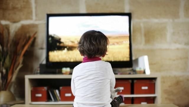 查理和巧克力工厂|哈佛大学研究:“看电视”和“不看电视”的孩子,长大后差距很大