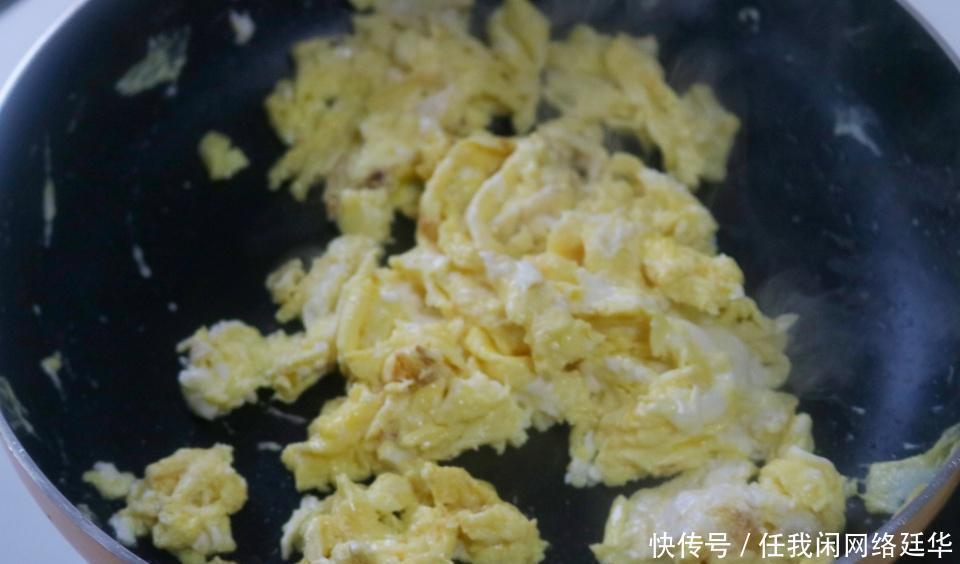 美味|天气转冷,别忘了吃秋天第一鲜,炒鸡蛋营养美味,增强抵抗力
