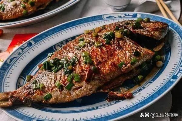 洗衣服时加点这个,连搓一下都不用,衣服立刻干净如新
