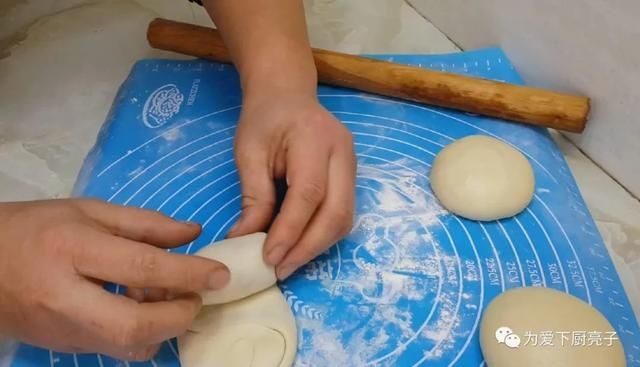 烧饼别买着吃了，教你正确做法，个个香酥掉渣，过年待客有面子