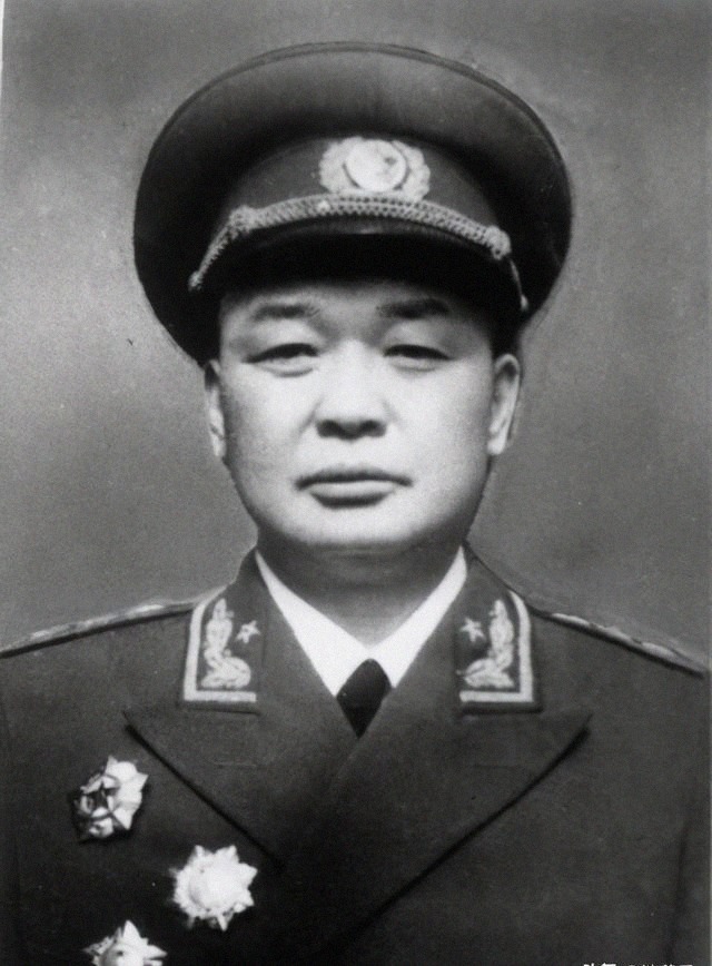 他时|军长上任,副军长迎接他时愣住了:你不是我当年俘虏的小兵吗?