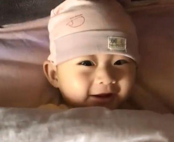 妈妈|宝宝表面没什么,妈妈一掀开被子,网友:永远不知道他在经历什么