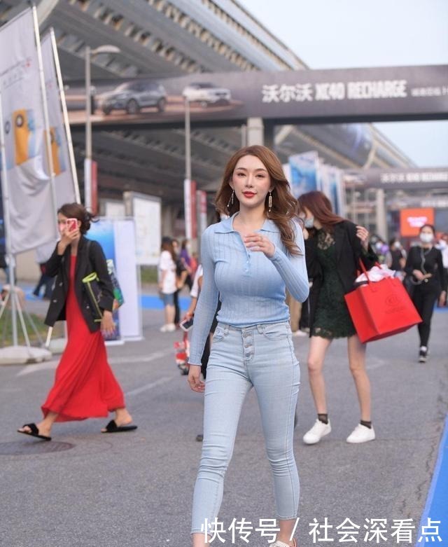 舒适|贴身提臀的牛仔裤,舒适个性显身材,美丽清澈