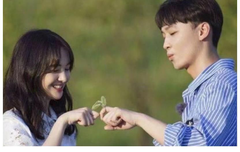 张恒装可怜?早年穿异国军装照被扒,得知真实原因后也不敢苟同!