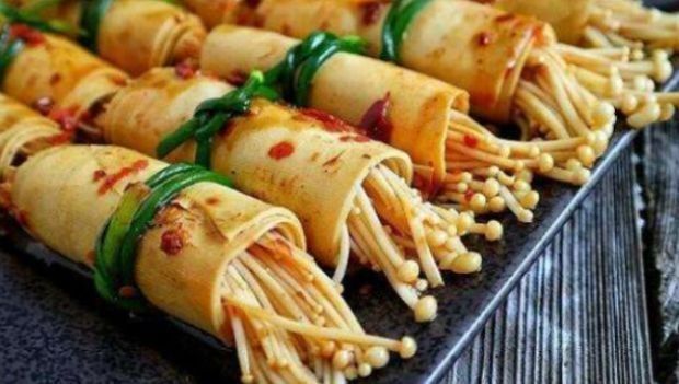  简单|简单家常菜红烧羊肉，泡椒鸡胗，浓香南瓜小餐包，金针菇豆皮卷