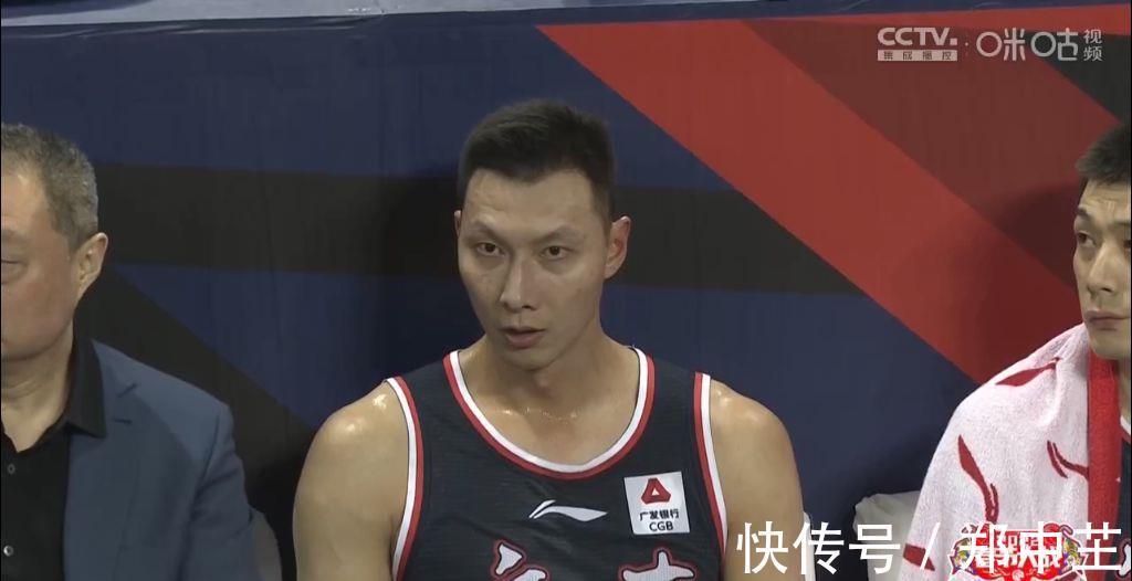 任骏飞|李添荣爆发砍下21分,易建联空砍两双,上海男篮108-101力克广东