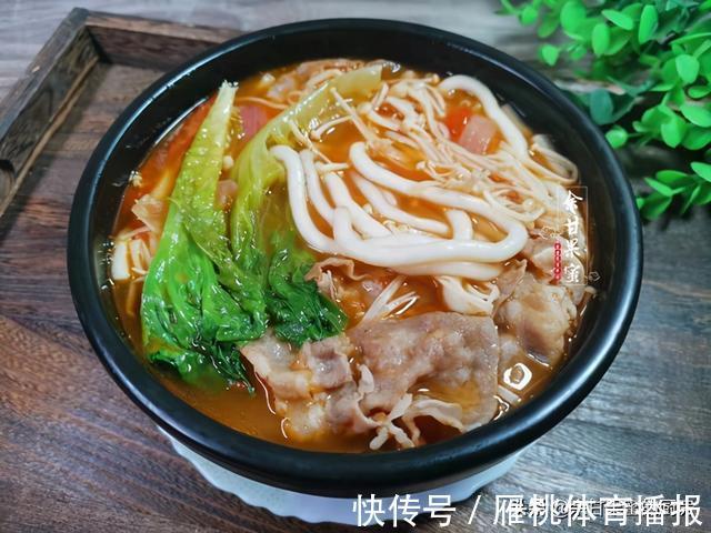 胡萝卜鸡肉饼|七天学生早餐，面包和烙饼，饭团小吃换着做，每天不重样