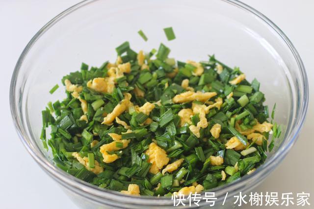 春天最鲜的蔬菜,加几个鸡蛋做成盒子,不爱面食的南方人见了都馋