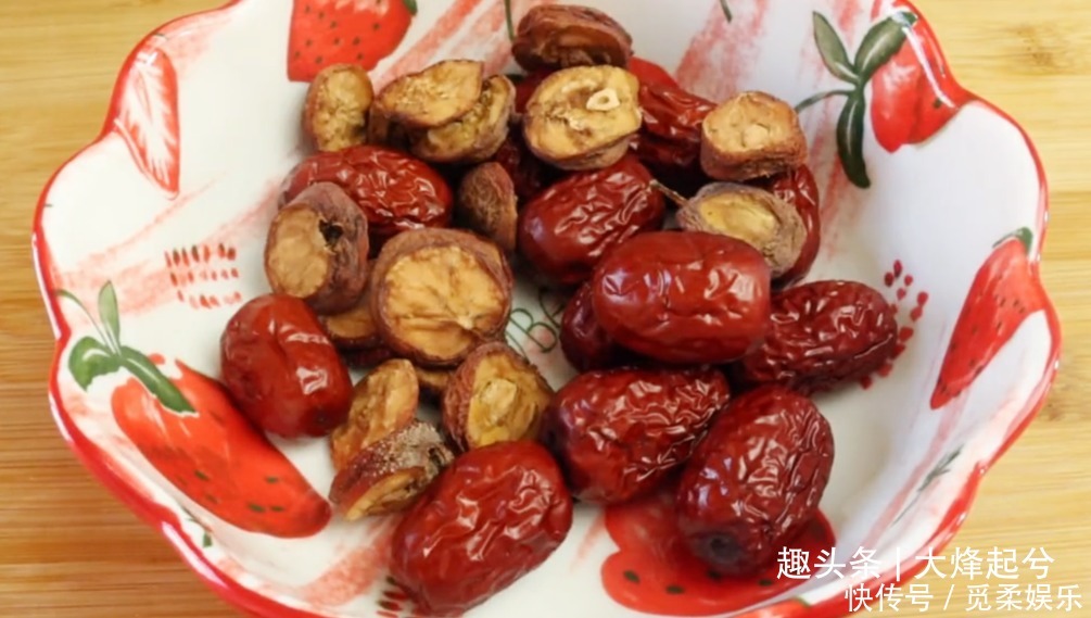 女性要经常喝苹果汤,好喝又营养,隔三差五喝一回,身体更健康