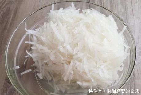  酥里嫩放|炸萝卜丸子，最忌放淀粉，大厨分享1招技巧，外酥里嫩放凉也不硬