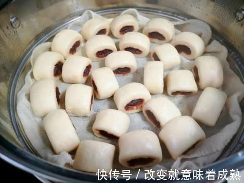 最近儿子迷上这个早餐，比面包口感松软，满满都是料，特好吃