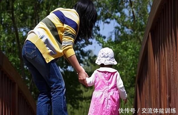 爷爷|7岁男孩与爷爷走失，问及爷爷姓名时，男孩的回答让民警哭笑不得！