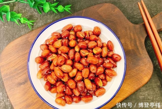 炸出来的花生米|炸花生米时,不要直接炸,多加一步,花生酥脆,放一周都不返潮