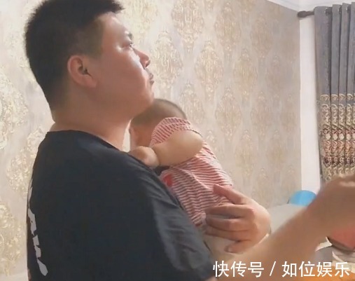 奶爸|“无影手奶爸”抱着娃“偷吃”雪糕火了,娃就说是不是玩不起