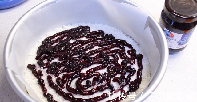 一出锅就满屋飘香的桂花糕,口感细腻香甜,入口即化!