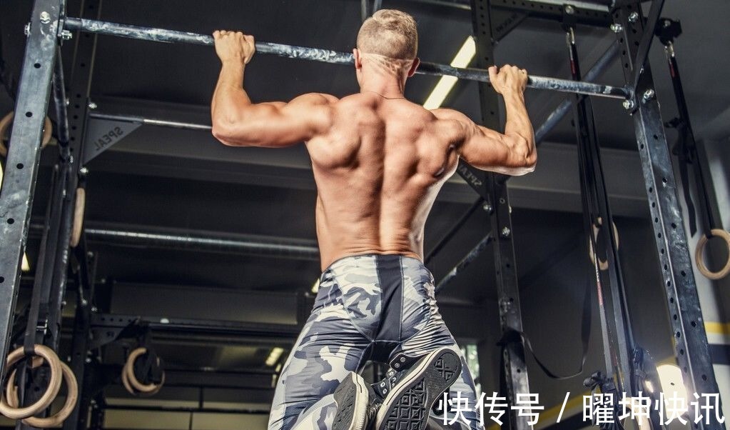 训练|单杠的训练方法,学会5个动作,提升基础力量水平