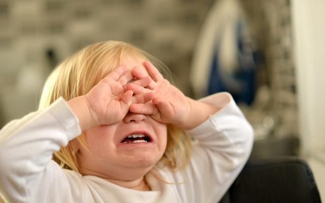 斗鸡眼|防止宝宝出现斗鸡眼 宝宝在婴儿时期 宝妈就要注意这些问题