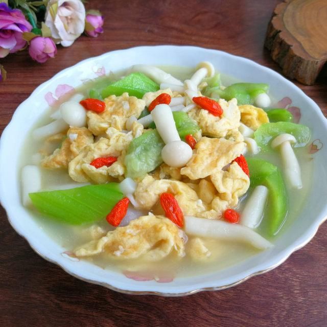 营养|丝瓜鸡蛋菌菇汤，夏日的清淡美味营养汤