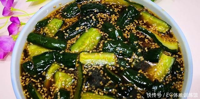 酱黄瓜原来这么简单,不用晾晒,腌完就能吃,香脆爽口又开胃